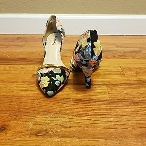 Floral print kitten heel shoes